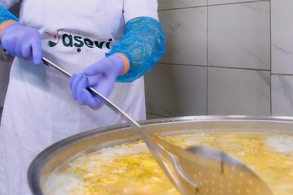 Giresun’da ihtiyaç sahiplerine sıcak yemek ulaştırılıyor