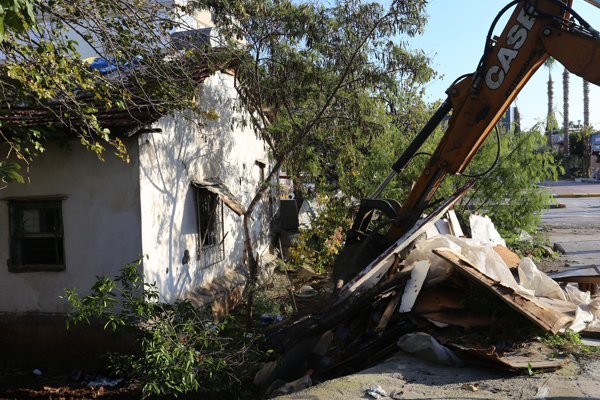 Kepez Belediyesi’nden çöp ev temizliği