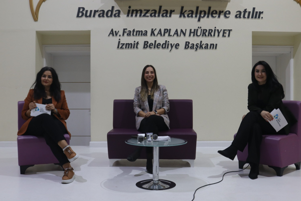 İzmit Belediyesi’nden ‘Dijital Dünyada Sağlıklı Çocuk Büyütme’ paneli