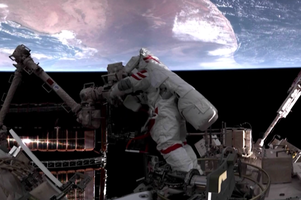 Shenzhou-21 uzay aracının mürettebatı, ilk uzay yürüyüşünü gerçekleştirdi