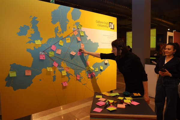 Bursa’da “Kimlik” sergisi ziyarete açıldı