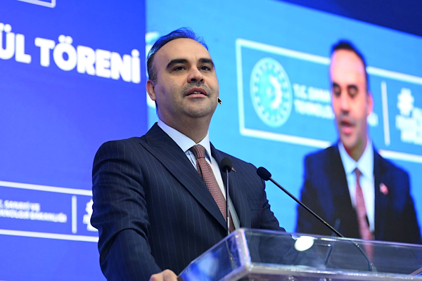 Bakan Kacır, Trabzon milletvekilleri ve heyeti bakanlıkta ağırladı