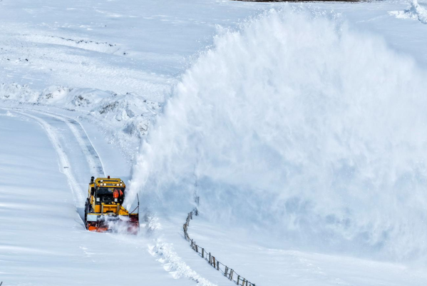 Van Büyükşehir Belediyesi’nden kırsalda karla mücadelesi