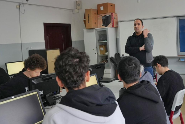 İETT’den okullara bilgisayar desteği