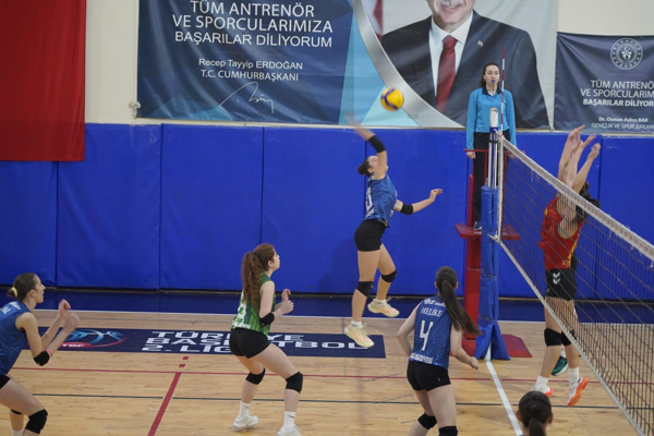 ÇBSK Kadın Voleybol Takımı, Bandırma Çelikspor’u mağlup etti