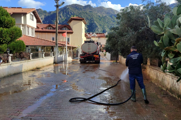 İçmeler’de sel sonrası çalışmalar sürüyor