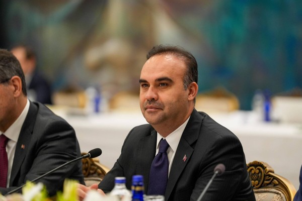 Bakan Kacır’dan Miraç Kandili mesajı