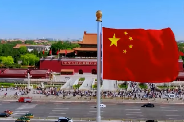 İngiltere Başbakanı, 60 kişilik heyetle Çin’e gitti