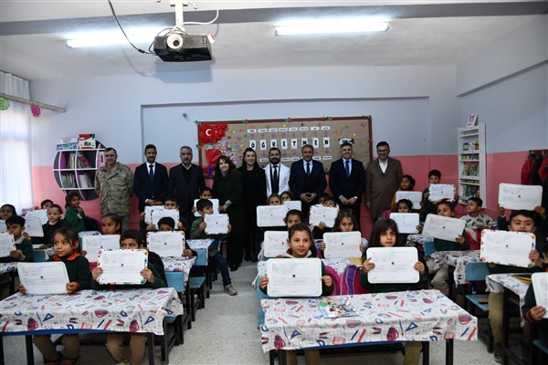 Vali Şıldak, Eyyübiye’de karne dağıttı