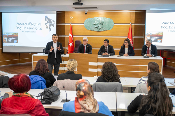 İzmirli muhtarlar Bornova Muhtarlar Akademisi’nde buluştu