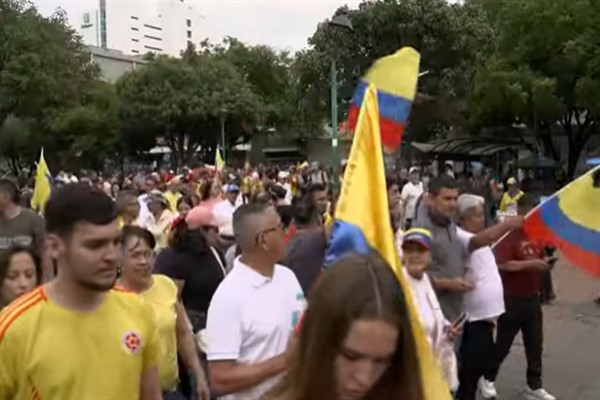 Kolombiya’da binlerce kişi ABD aleyhinde protesto gösterisi düzenledi