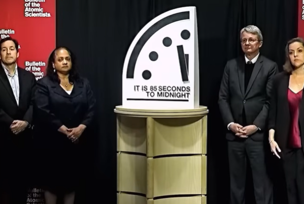 Bilim insanları 2026 ”Kıyamet Saati”ni gece yarısına 85 saniye kalaya ayarladı