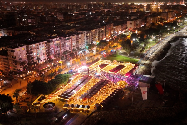 Mersin’de yeni yıl ‘Yılbaşı Sokak Partisi’ ile karşılandı