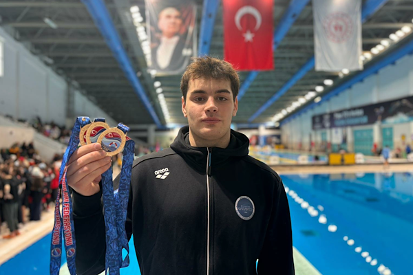 Milli Yüzücü Kaan Efe Kaya’dan Türkiye Şampiyonası’nda 3 altın madalya