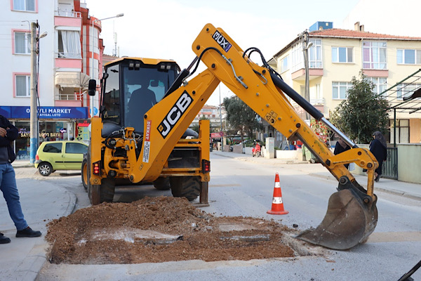 Yalova’da Ali Şener Caddesi’nde asfalt çalışması yapıldı