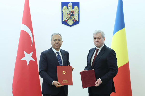 Bakan Yerlikaya, Rumen mevkidaşı ile bir araya geldi