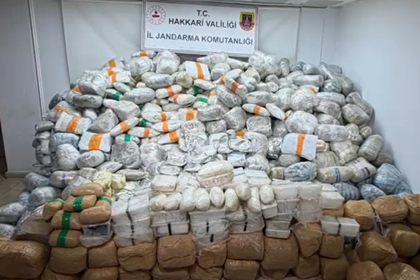 Hakkari’de 860 kilogram uyuşturucu ele geçirildi