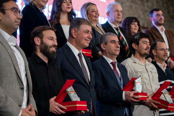 Başkan Tugay: Ya basın özgür olacak ya da demokrasi eksik kalacak