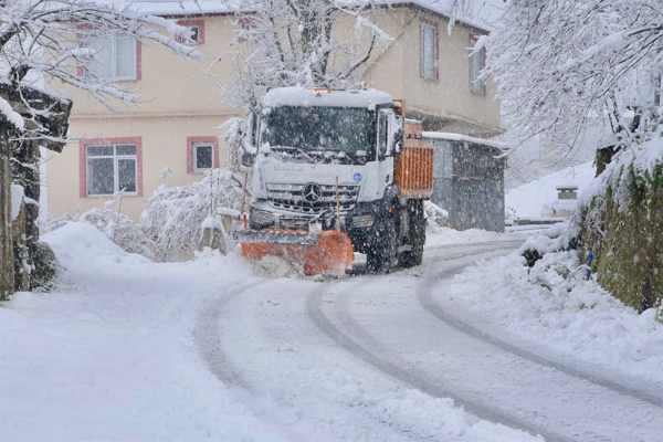 Giresun’da yüksek mahallelerde karla mücadele başladı