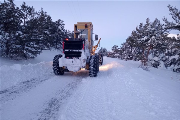 Kayseri Büyükşehir Belediyesi kar ve tipiye karşı sahada