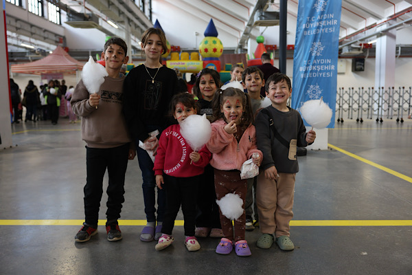 Aydın’da “Yarıyıl Karne Şenliği” çocuklar ve ailelerin katılımıyla sürüyor