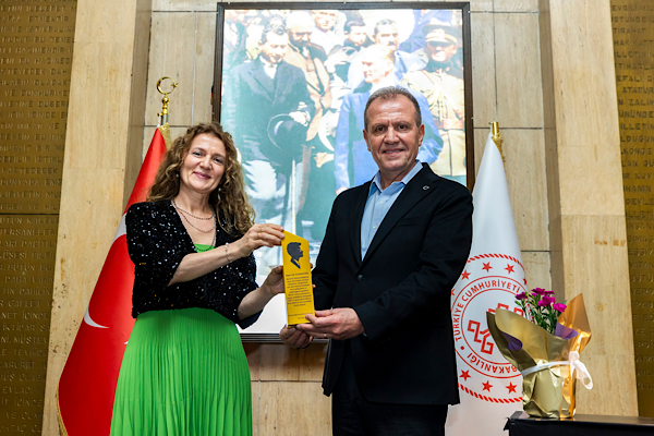 Şinasi Develi Mersin Kent Ödülü Lily Tchumburidze’ye verildi