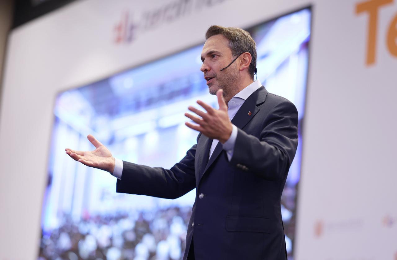 Bakan Bayraktar, Uluslararası Ayder Forumu’na katıldı