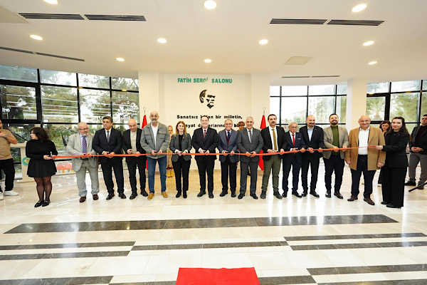 Manisa’da “Sarışın Bir Kurt: Mustafa Kemal Atatürk” sergisi açıldı