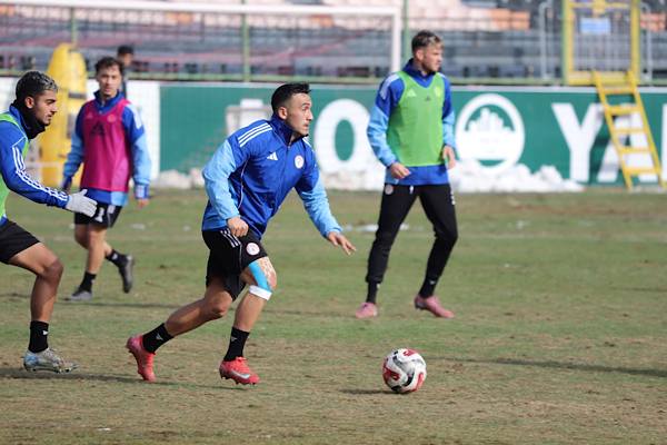 Karaköprü Belediyespor, 12 Bingölspor maçı öncesi hazırlıklarını sürdürüyor