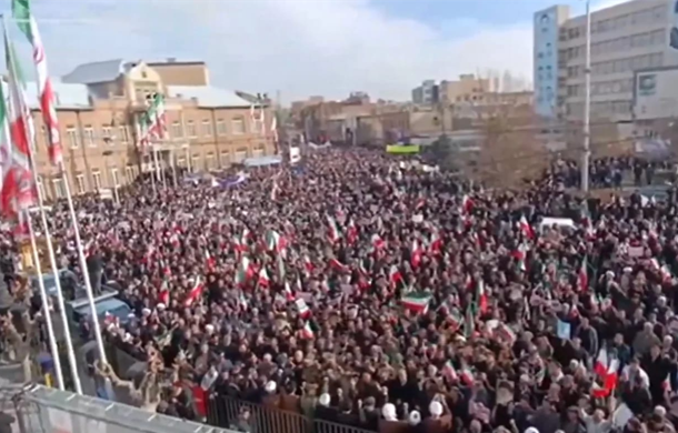 İran kitlesel mitingler düzenliyor