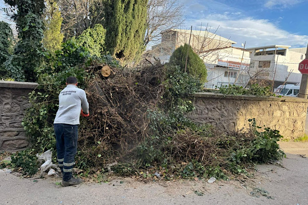 Bursa’da rüzgarın yol açtığı olumsuzluklara müdahale edildi
