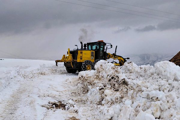 Diyarbakır’da 6 ilçede 319 kilometre yol ulaşıma açıldı