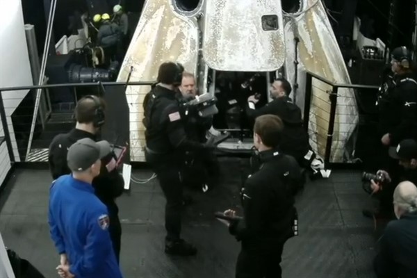 Uzay İstasyonu astronotları sağlık nedeniyle Dünya’ya erken döndü