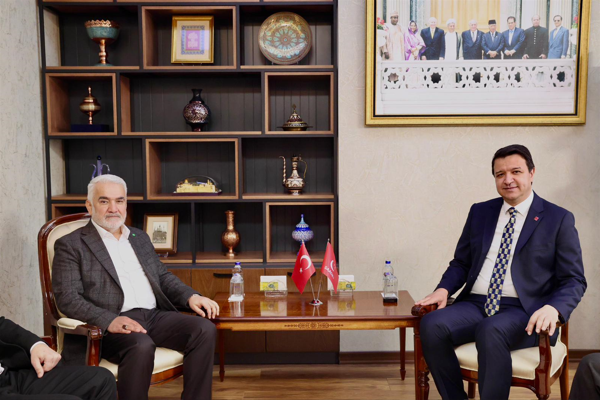 Arıkan, Yapıcıoğlu ile bir araya geldi