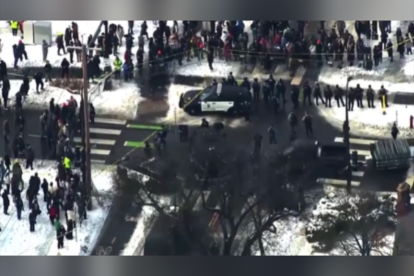 Minneapolis’te polisin bir kadını öldürmesinin ardından büyük protestolar başladı