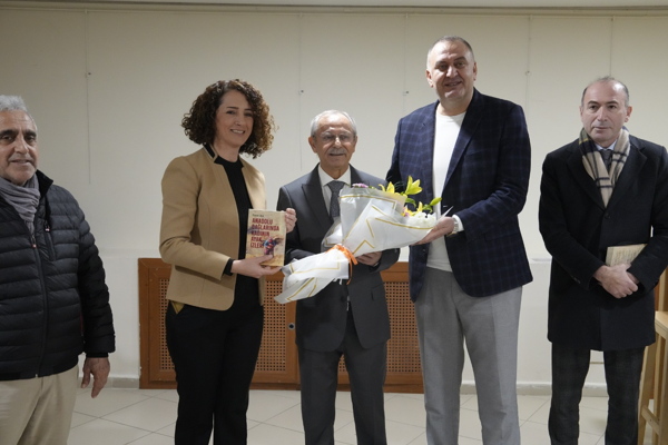 Eğitimci ve yazar Osman Ünal, Kartal’da okurlarıyla buluştu