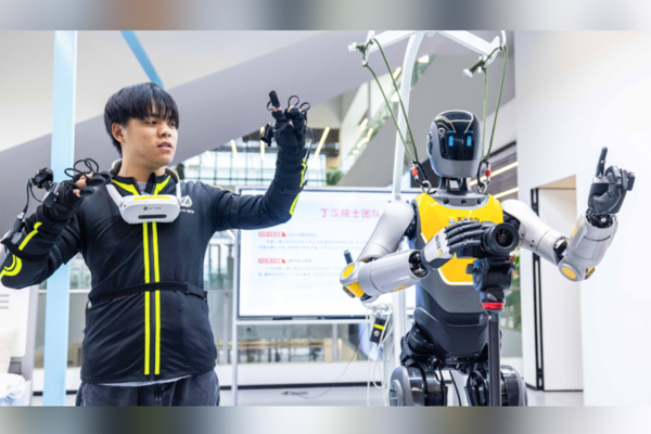 Xi’den geleceğin endüstrilerinde atılım çağrısı