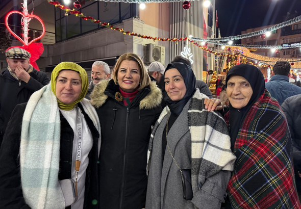 İzmitliler 2026’yı Belsa Meydanı’nda karşıladı