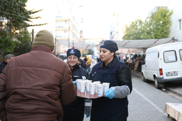 Aydın’da vatandaşlara ve pazar esnafına çorba ve tavuklu pilav ikramı