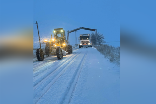 Kayseri’de kar yağışı sonrası kapanan 146 mahalle yolu ulaşıma açıldı