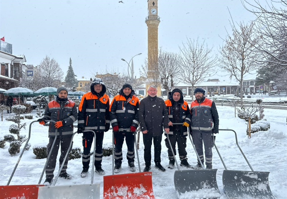 Çorum’da karla mücadele çalışmaları devam etti