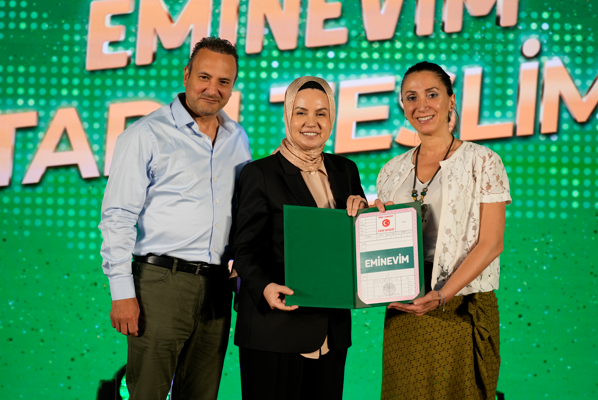 Eminevim’den temsili tapu teslim töreni