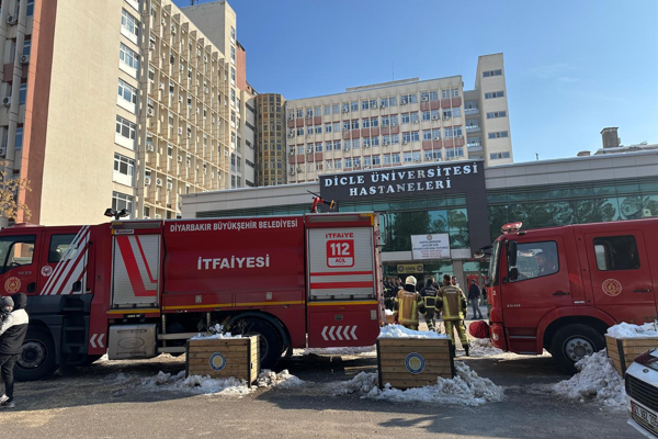 Diyarbakır’da polikliniklerde çıkan yangın itfaiyenin müdahalesiyle söndürüldü