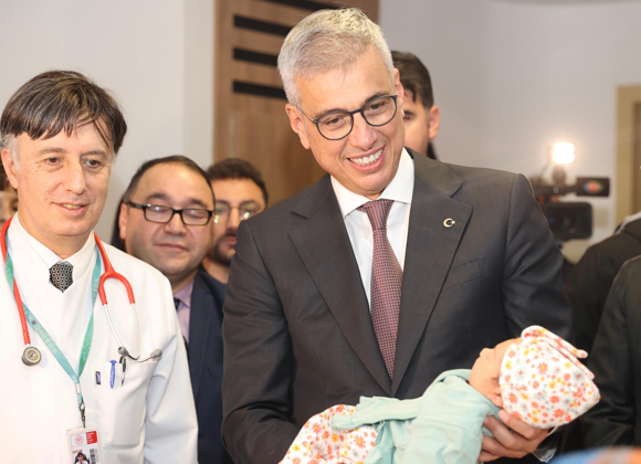 Bakan Memişoğlu, Sarıyer Hamidiye Etfal Eğitim ve Araştırma Hastanesi ziyaret etti