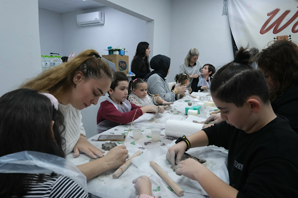 Sapanca’da ”Ebeveyn ve Çocuk Seramik Workshopu” düzenlendi