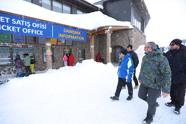 Başkan Büyükkılıç, Erciyes Kayak Merkezi’nde incelemeler yaptı