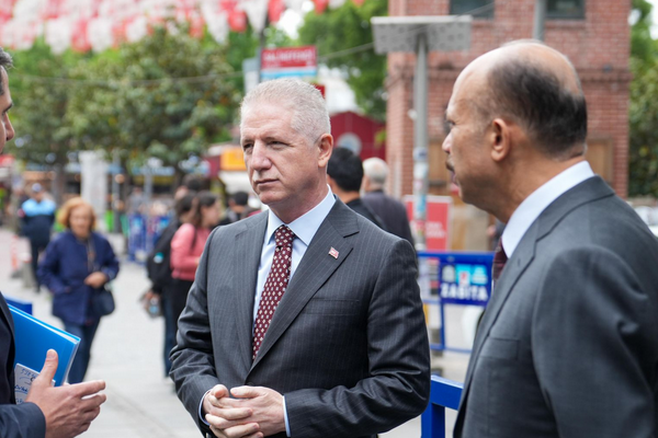 İstanbul Valisi Gül, Bağcılar’da 10 aileyi ziyaret etti