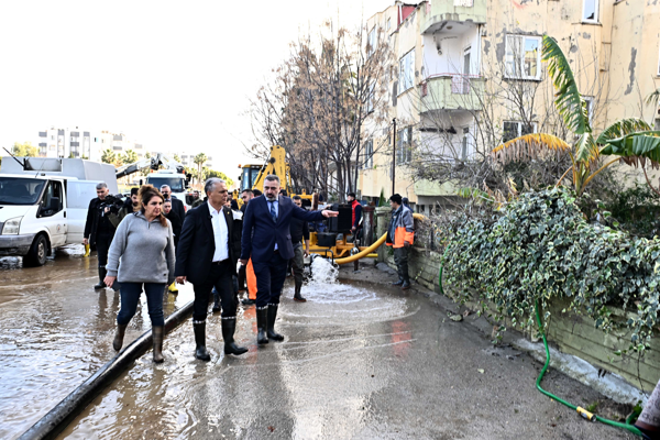 Başkan Uysal: Bölgede aşırı su yığılmasına neden olan teknik sorunu tespit edeceğiz