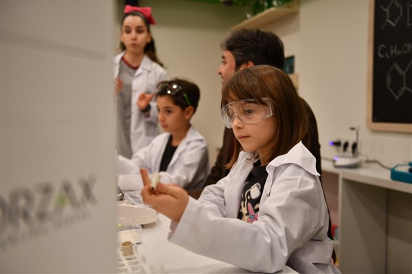 Orzax “Deney’imli Çocuklar” projesiyle 15 bin çocuğu bilimle tanıştırdı
