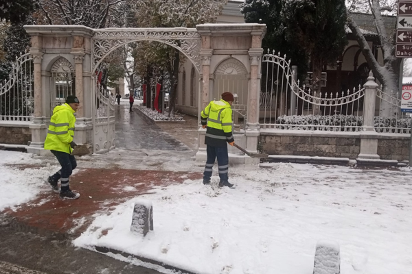 Bursa Büyükşehir Belediyesi’nden kar ve lodosa karşı çalışma